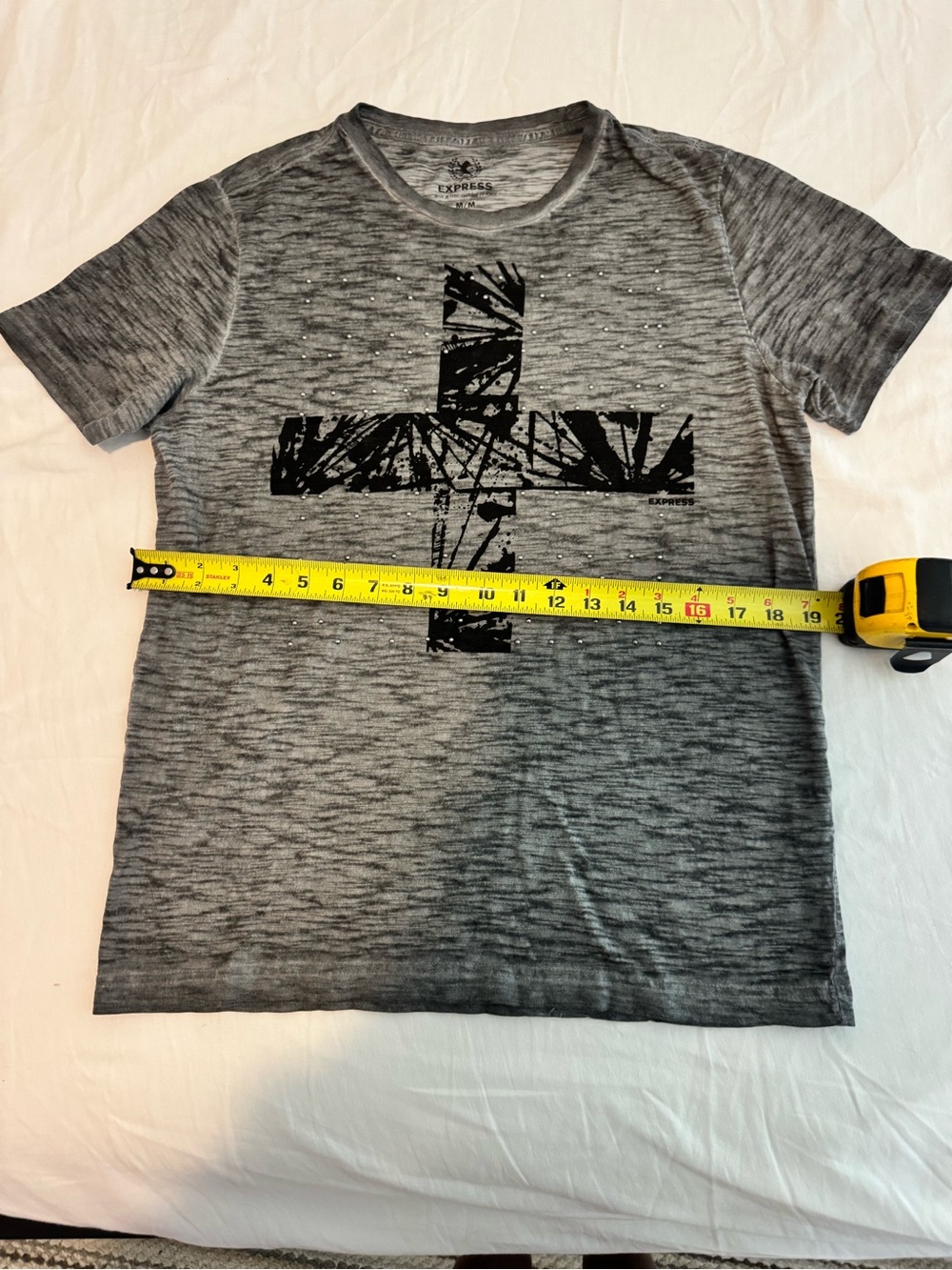 Express Women’s Gray Short-Sleeve Tee with Black Cross Graphic - Picture 4 of 6